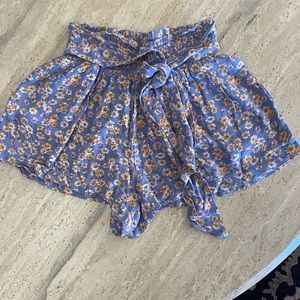 American Eagle women’s flower shorts